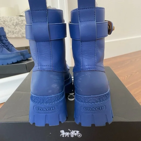 Coach Leather Lug Style Boots with Gold Turnlock Closure in Sapphire Blue 6 - Picture 5 of 11